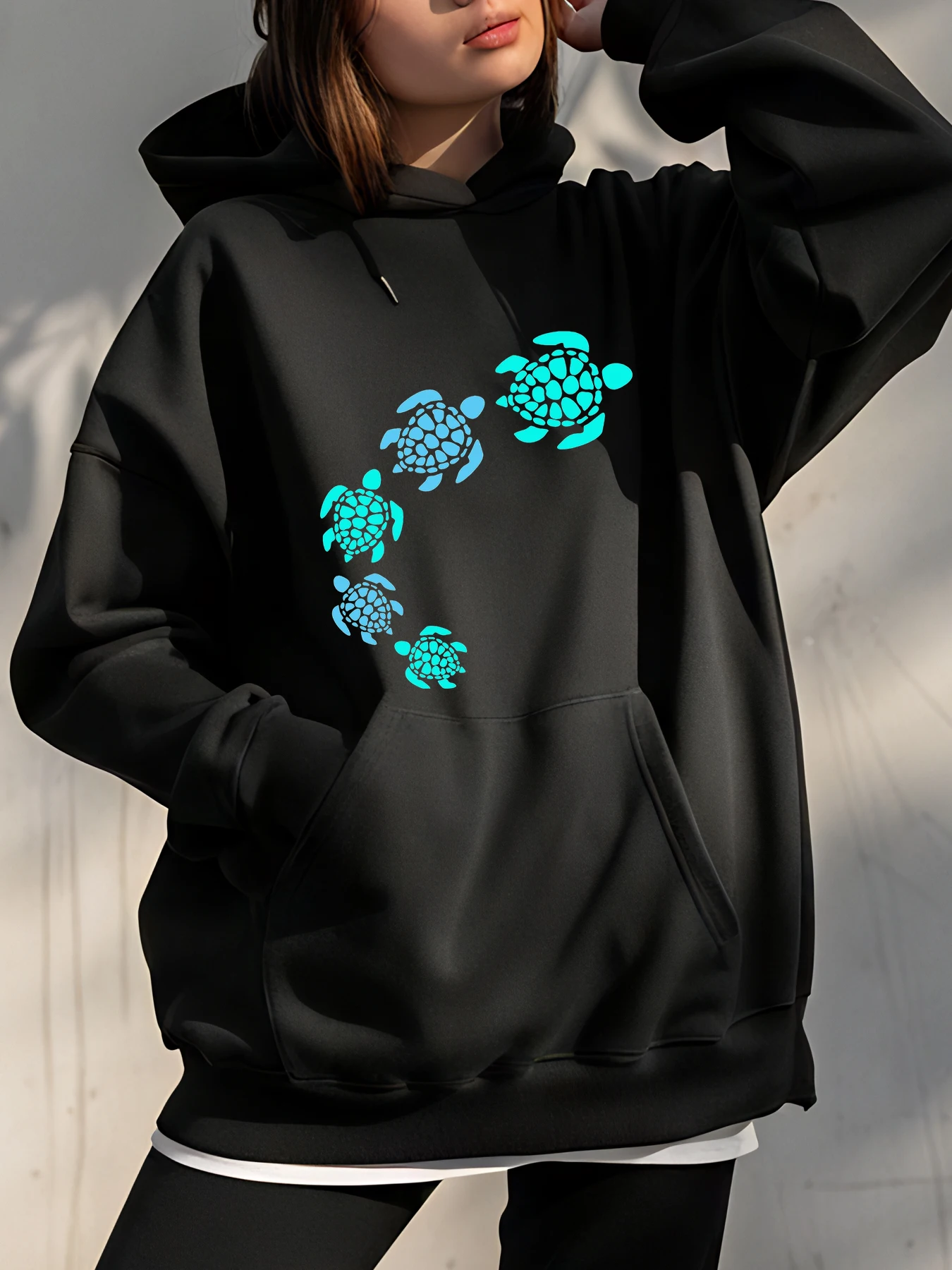 

Толстовка с принтом черепахи и графическим дизайном для повседневной носки в городских настройках