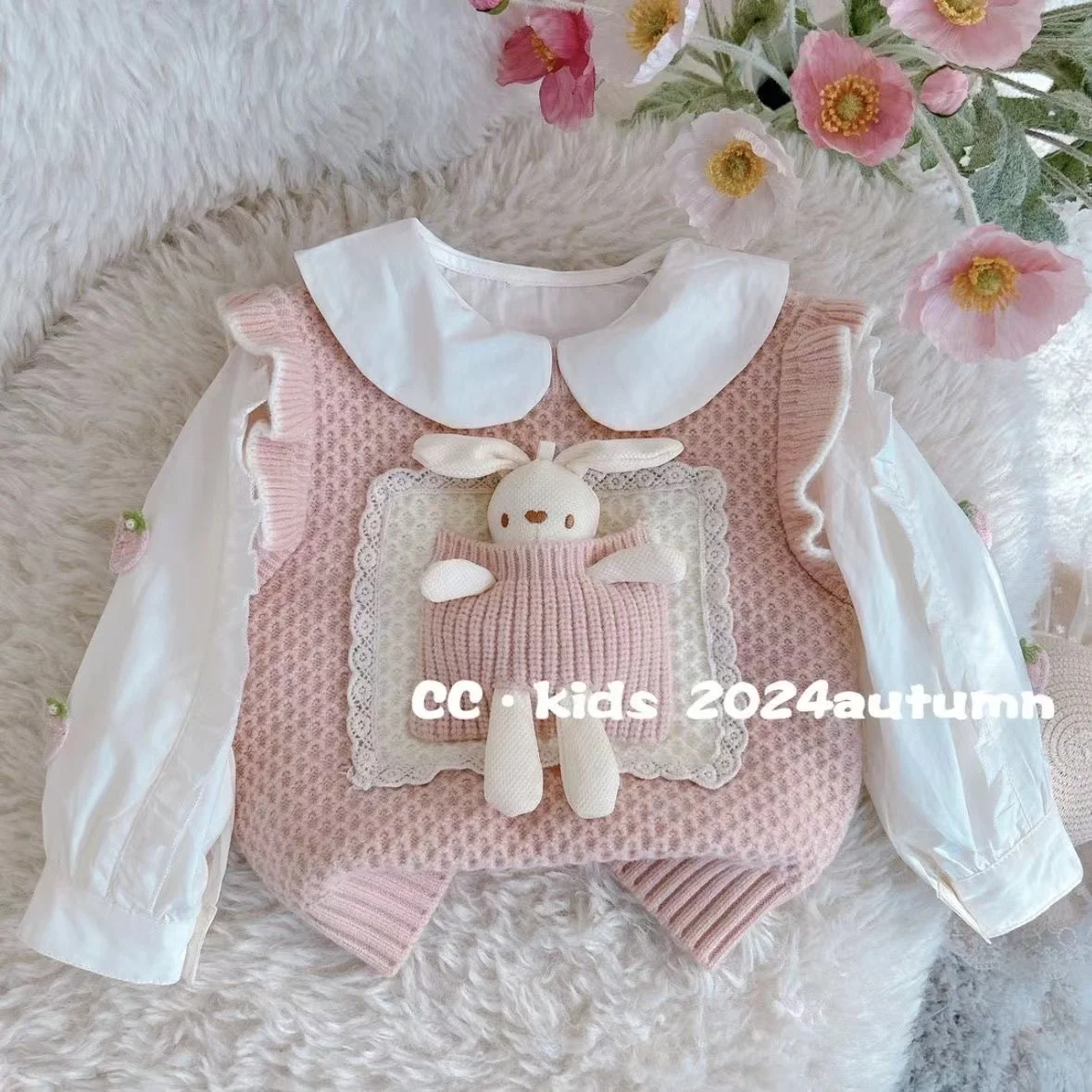 Girls Spring and Autumn Set 2024 New Cute Knitted Vest Doll Collar Shirt Versatile Pants 3-Piece Set for Baby Girls Kids Outfits