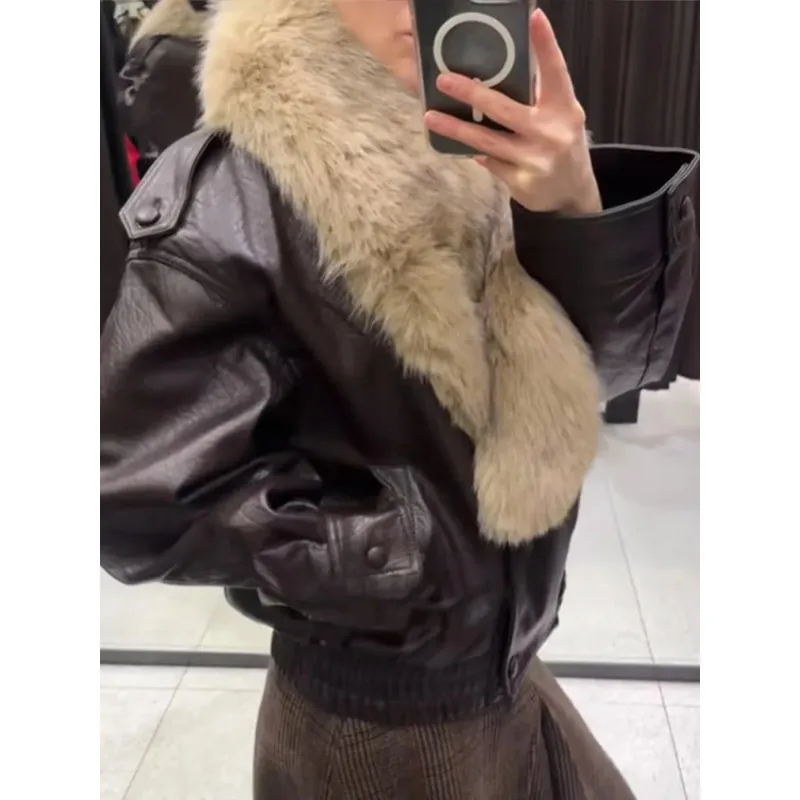 سترة نسائية من الجلد بياقة من الفرو سترة كلاسيكية ذات طية صدر السترة ورقبة على شكل حرف v وأكمام طويلة سترات مزدوجة الصدر ملابس خارجية شتوية عالية الشارع