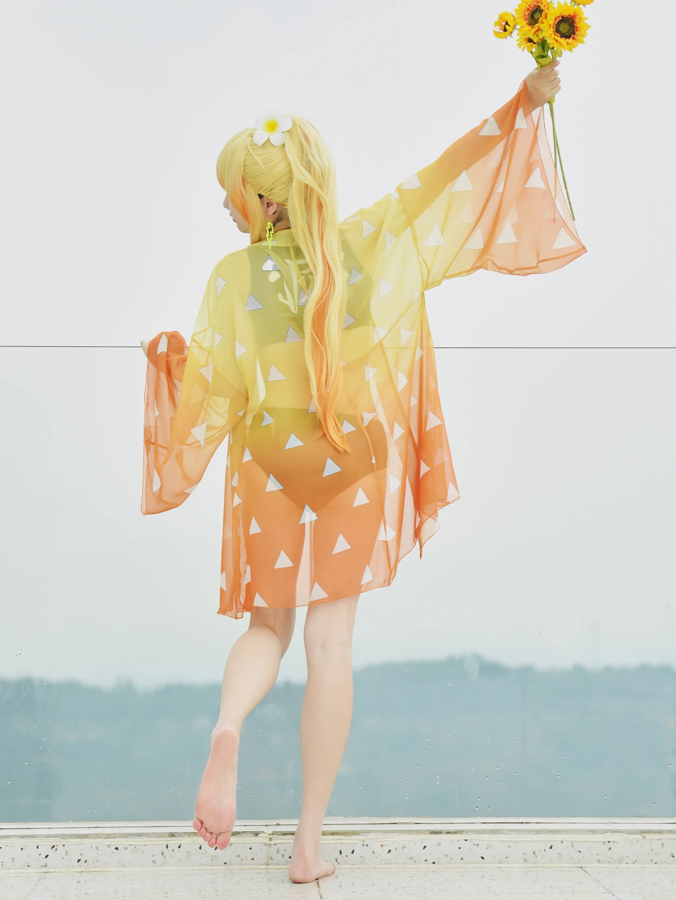 مجموعة بيكيني سوداء للنساء من Miccostumes بتصميم الرسوم المتحركة اليابانية أنيمي بما في ذلك قيعان علوية مع غطاء كيمونو هاوري