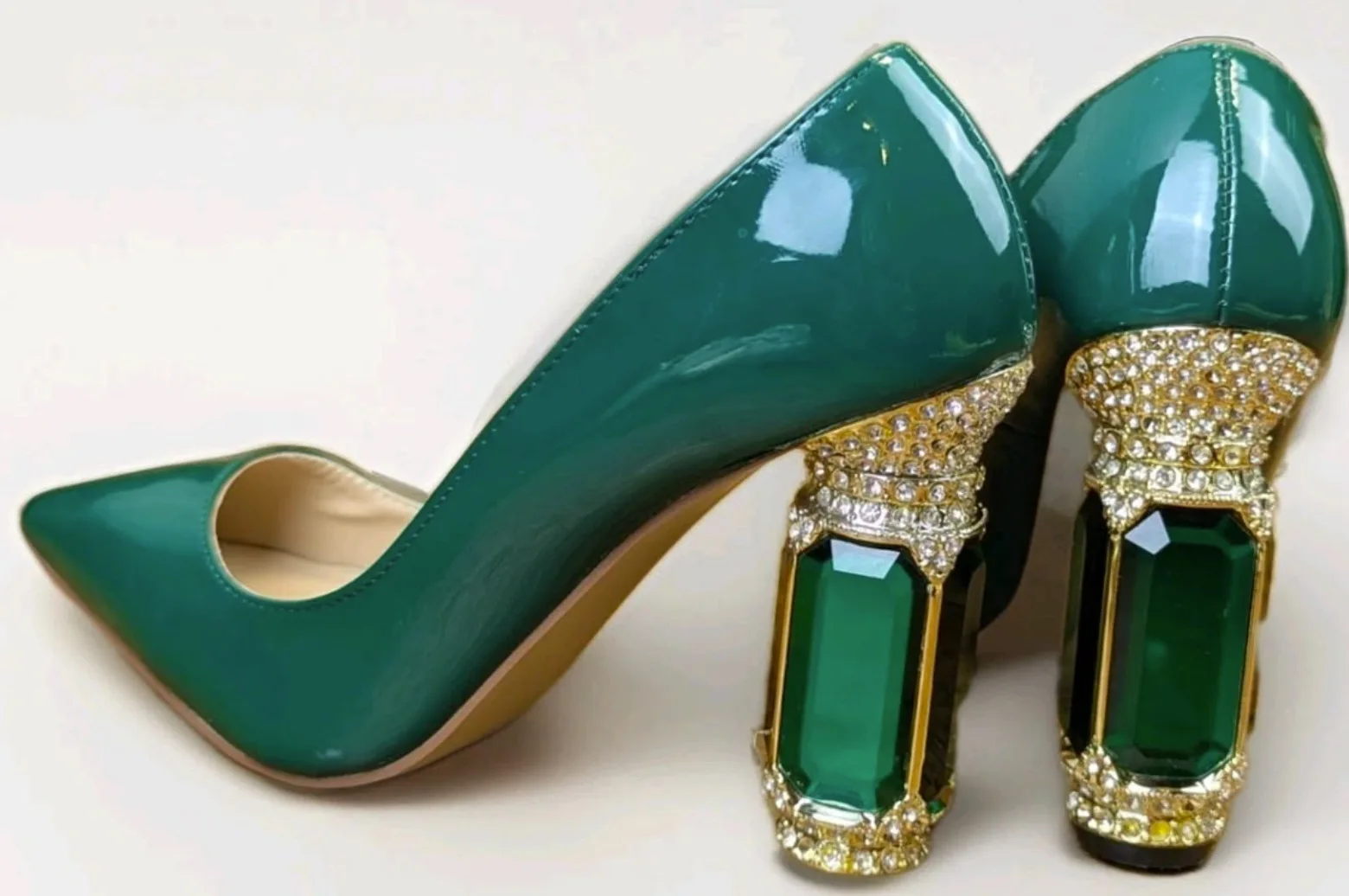 Laser PU Leather Pointed Toe Shallow Women Pumps Shoes Gemstones High Heels Slip On Design Large Size Fashion Shoes