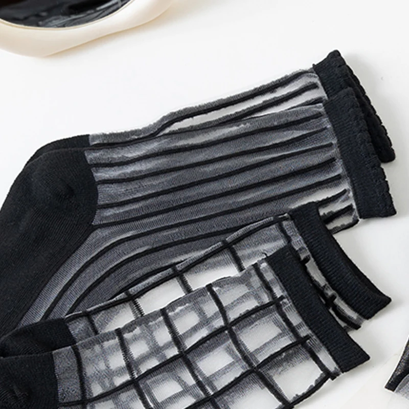 الجوارب النسائية مثير الدانتيل النساء الجوارب الصيف رقيقة جدا شفافة الجوارب Harajuku عادية تنفس أسود أبيض شريط طاقم جورب