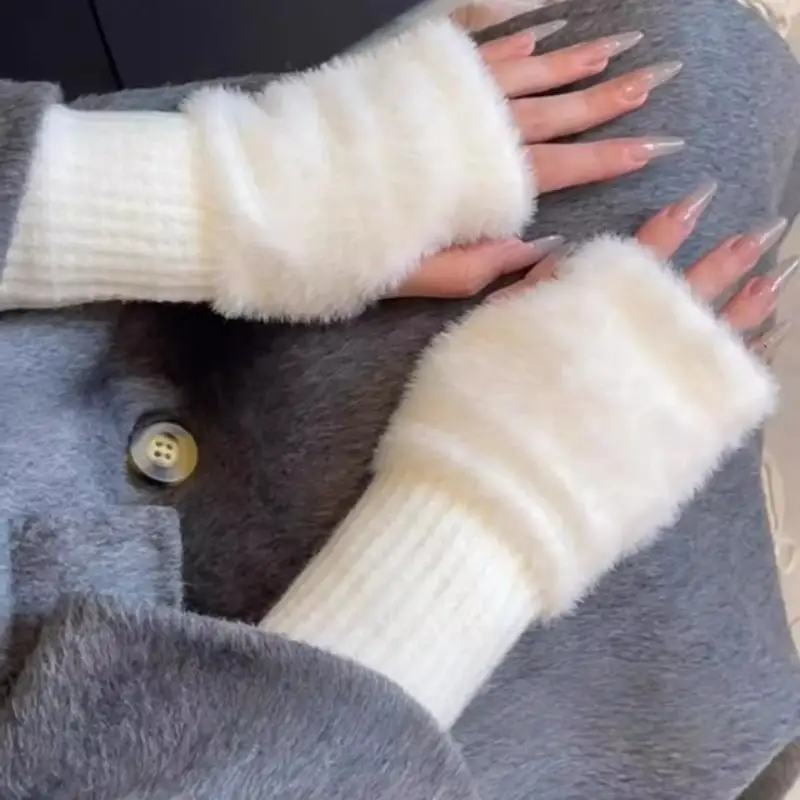 Knitted Fingerless Gloves Made of Faux Mink Fleece For Women's Winter Comfort