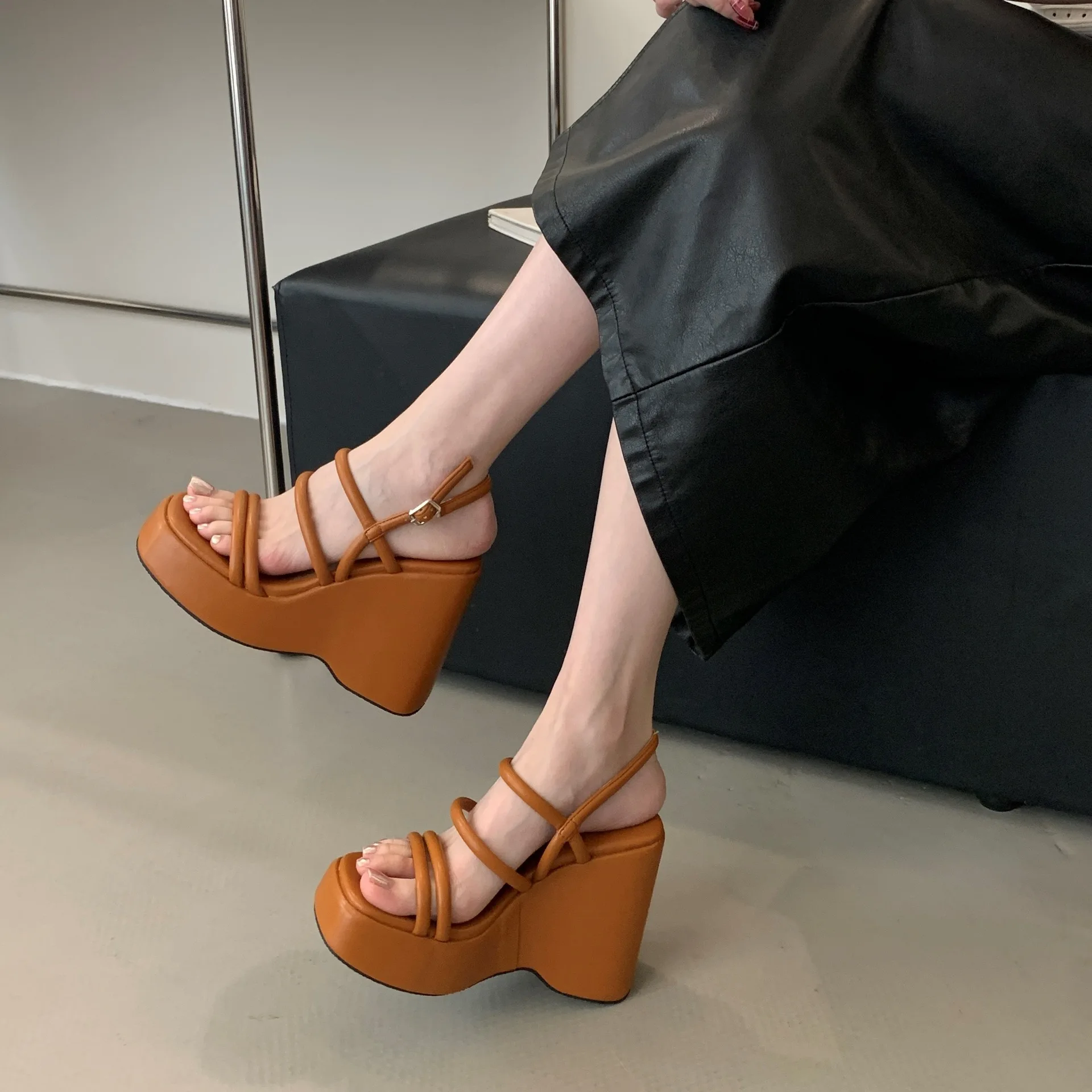 

Zeyla, женские сандалии на платформе, 2025 г., летние римские туфли на очень высоком каблуке для миниатюрной высоты, удобная толстая подошва, увеличивающая рост