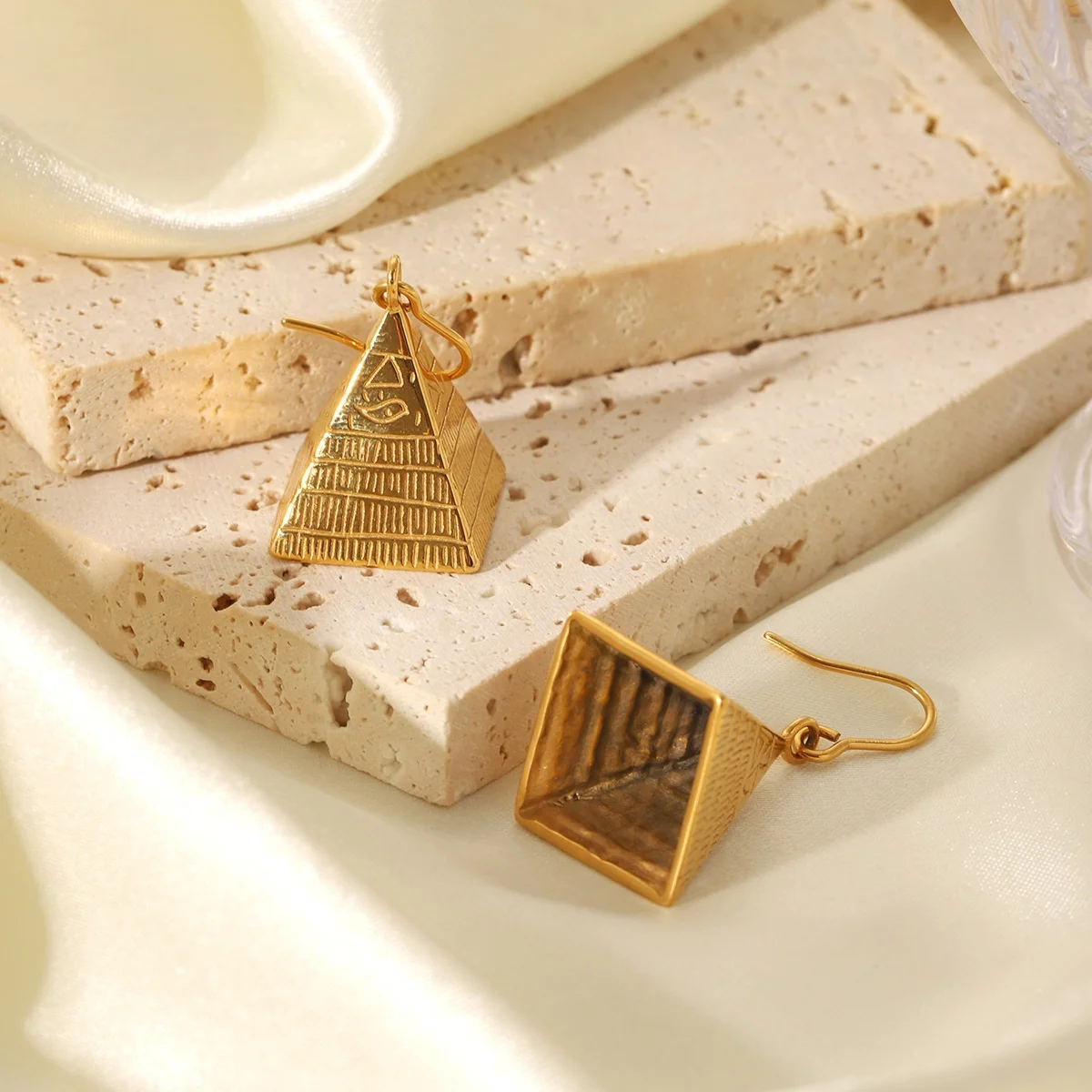 مصر القديمة الفولاذ المقاوم للصدأ الهرم المقلوب الأذن هوك قطرة استرخى القرط شخصية اكسسوارات للنساء مجوهرات غير يتلاشى