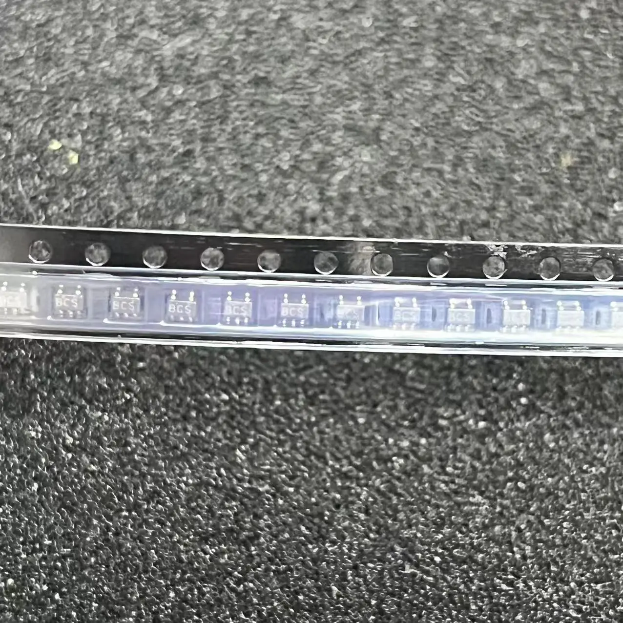 5pcs/lot VC 74Lvc1g04gW PE 74Aup1g08gw CM5 SN74LVC1G125DCKR CA5 SN74LVC1G00DCKR BCS SN74AHCT1G04DCKR  Original In Stock