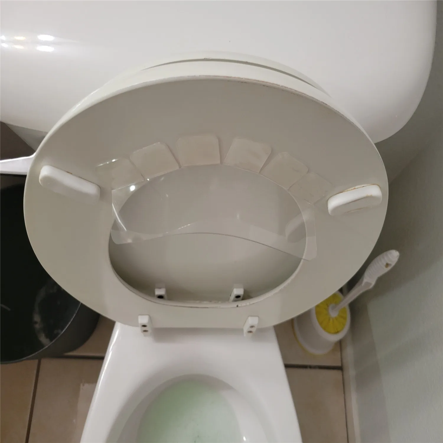 Kids Toilet Seat Pee Splash Guard Potty Training Urine Deflector for Peeing Through The Gap Between The Toilet Seat and Bowl