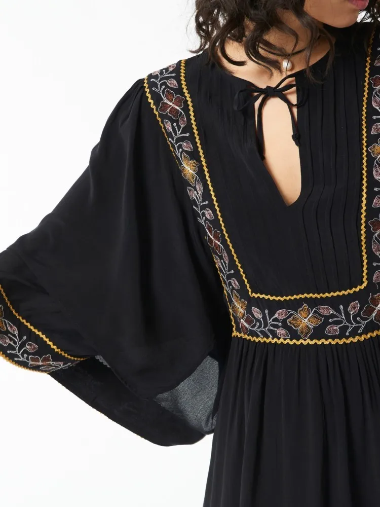 Vestido de vacaciones bordado Retro negro con cuello en V mangas de murciélago vestido largo informal de playa Vestidos bohemios para mujer 2025