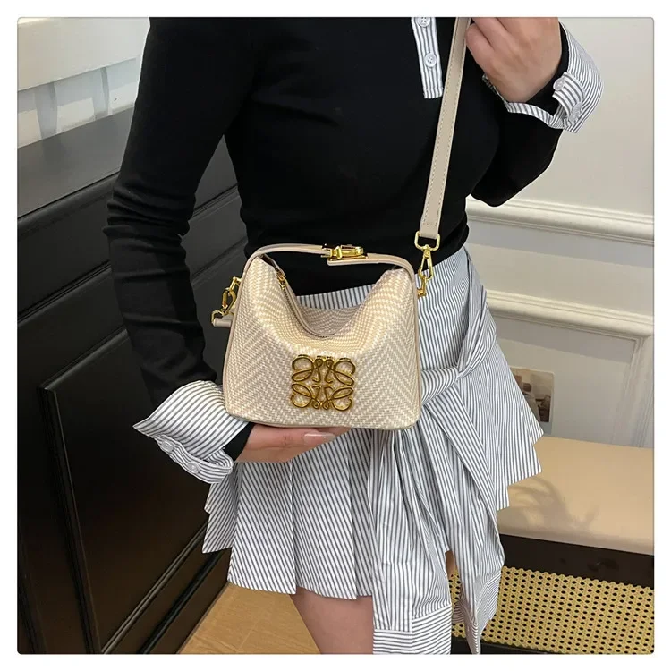 Damska torebka typu bucket bag na lato 2025 - minimalistyczna i uniwersalna, niszowa premium listonoszka