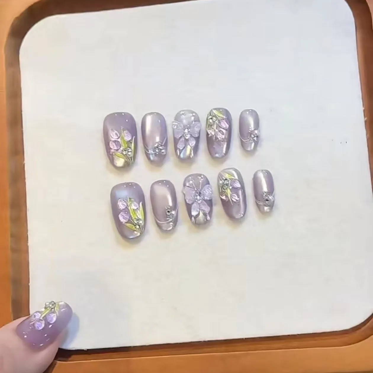 

10pcs high-end Handmade Press on Nails Cat's Eye Purple Tulip Flower Decor Fake Nails Midium Oval Full Cover Nails Tips Art