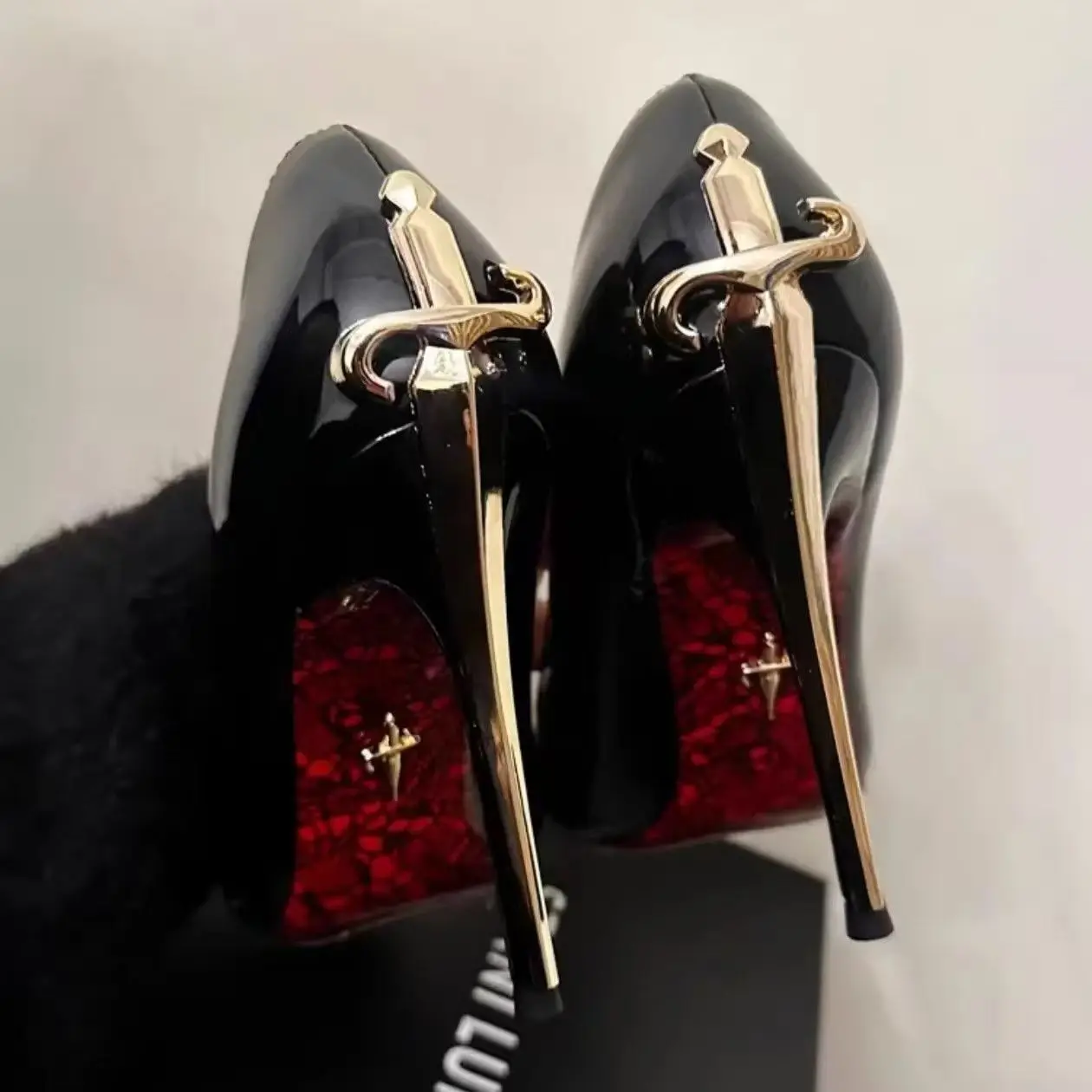 Sexy High Heels für Damen 2026 Neue Stilvolle Spitze Stiletto Elegante Nischen-Einzelschuhe