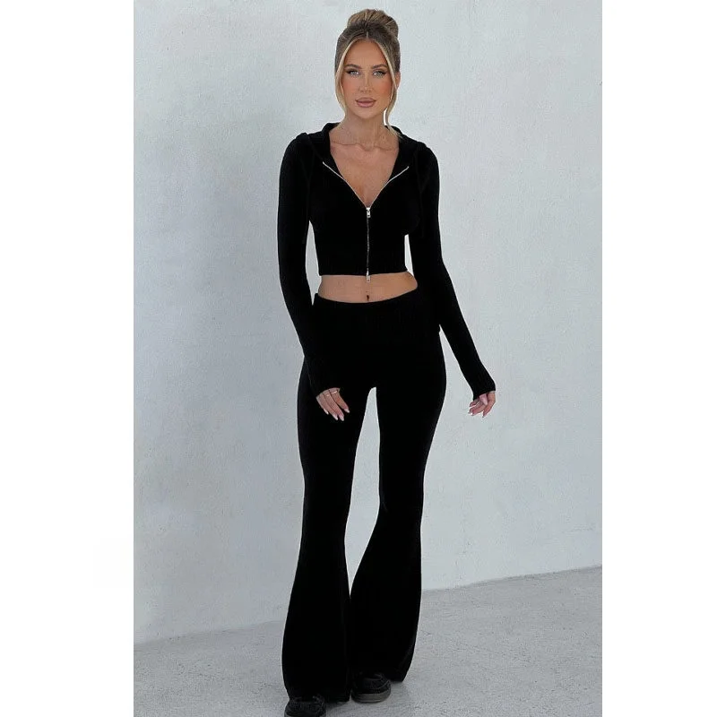 

Комплект из двух предметов: укороченное худи на молнии с длинным рукавом и повседневные брюки, однотонный, приталенный крой, весна 2025, женский, зимний