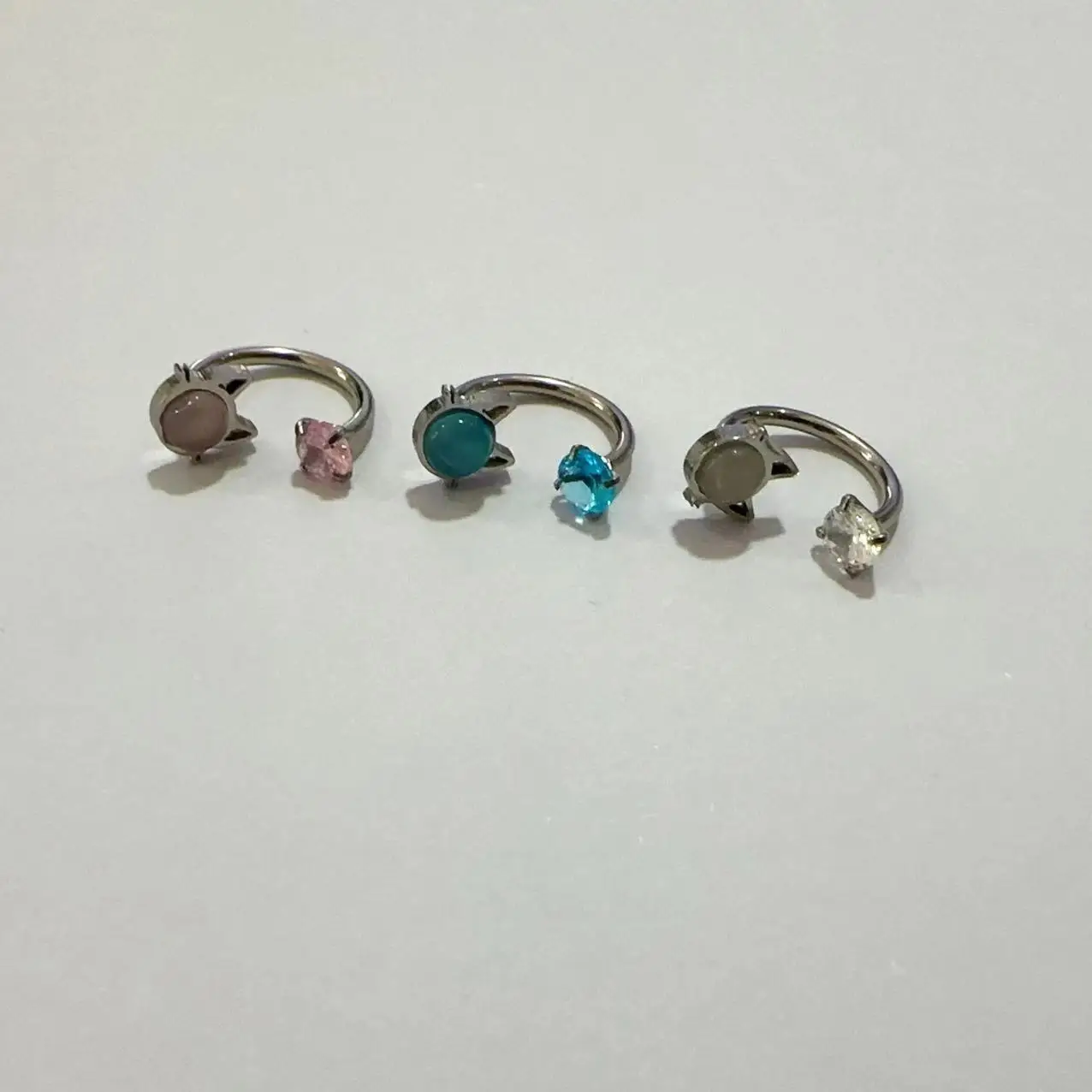 White Cat Lip Ring Titanium Steel Inner Tooth Cat Opal Lip Piercings Inlaid with Diamond Zircon Shiny Cute C Horseshoe Ring