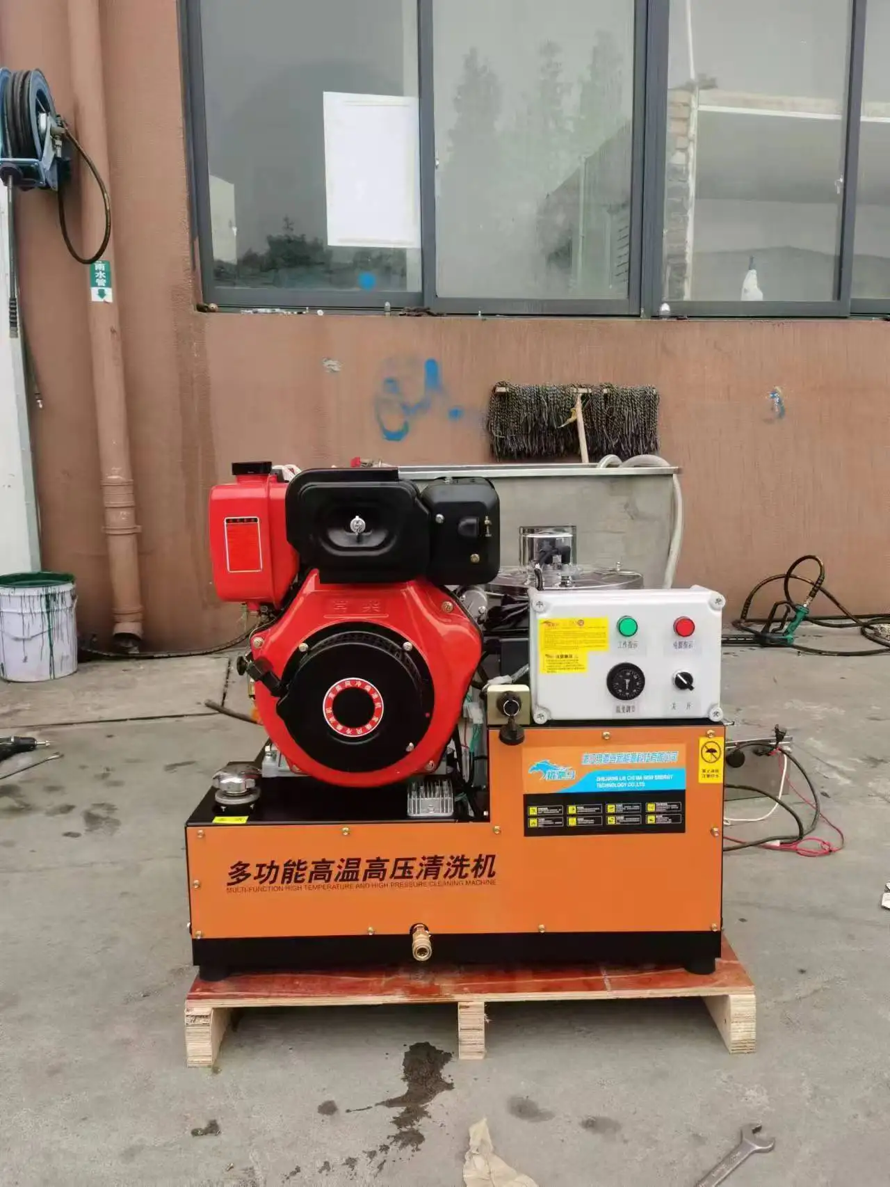 Industrial high-power diesel-powered high-pressure cleaner, rust removal and sandblasting machine, pipe dredging machine