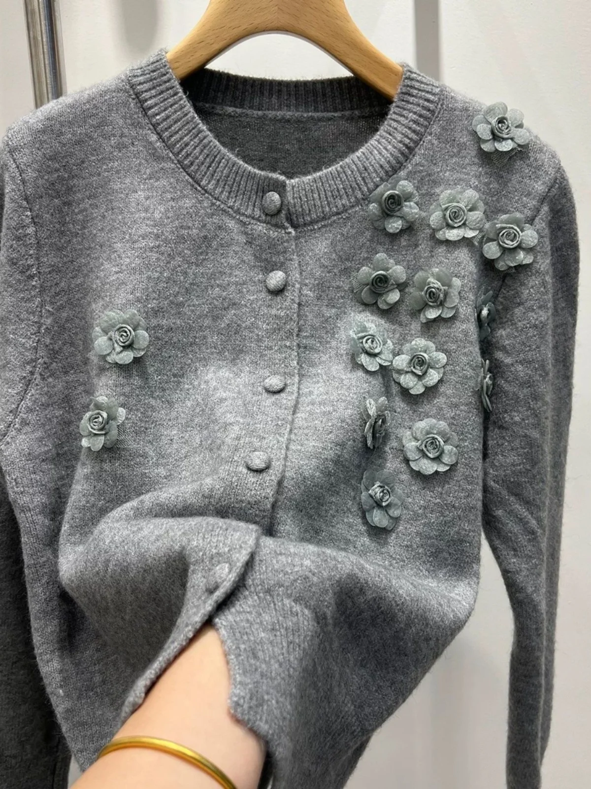 سترة نسائية محبوكة بأكمام طويلة على طراز شانيل، سترة نسائية للخريف، قمة فريدة من نوعها مع تصميم زهرة ثلاثية الأبعاد، مقاس فضف... #3