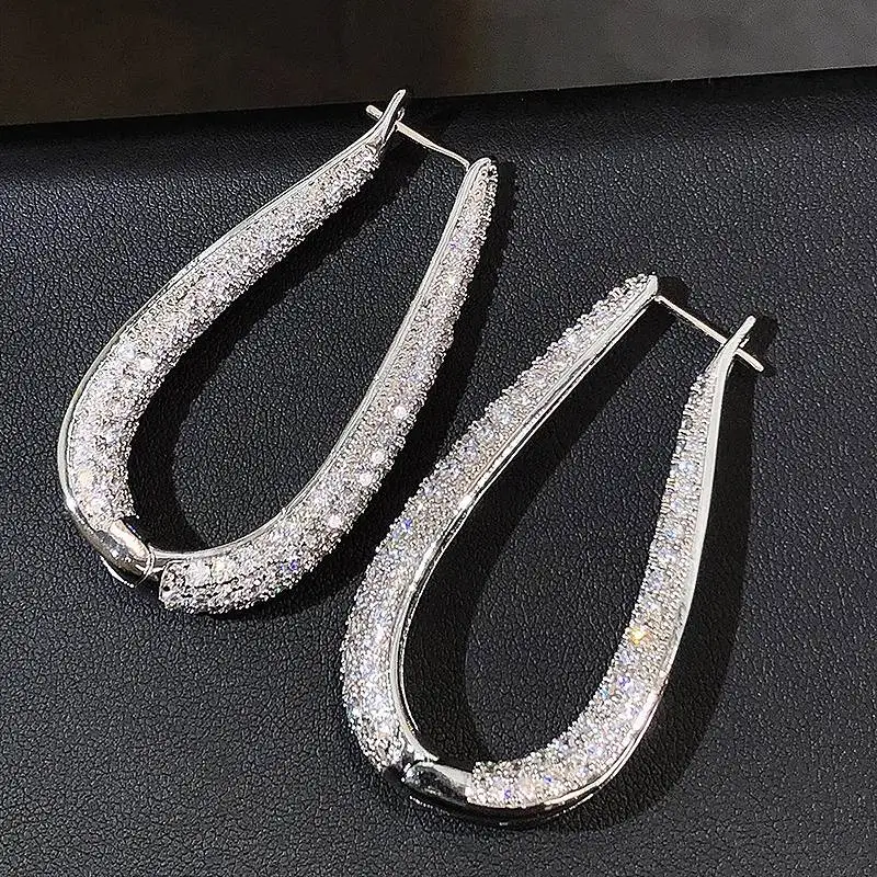 Huitan Modische Damen-Creolen, vollhell, Zirkonia, für Hochzeit, Verlobung, elegante, charmante Accessoires, ausgefallener Schmuck