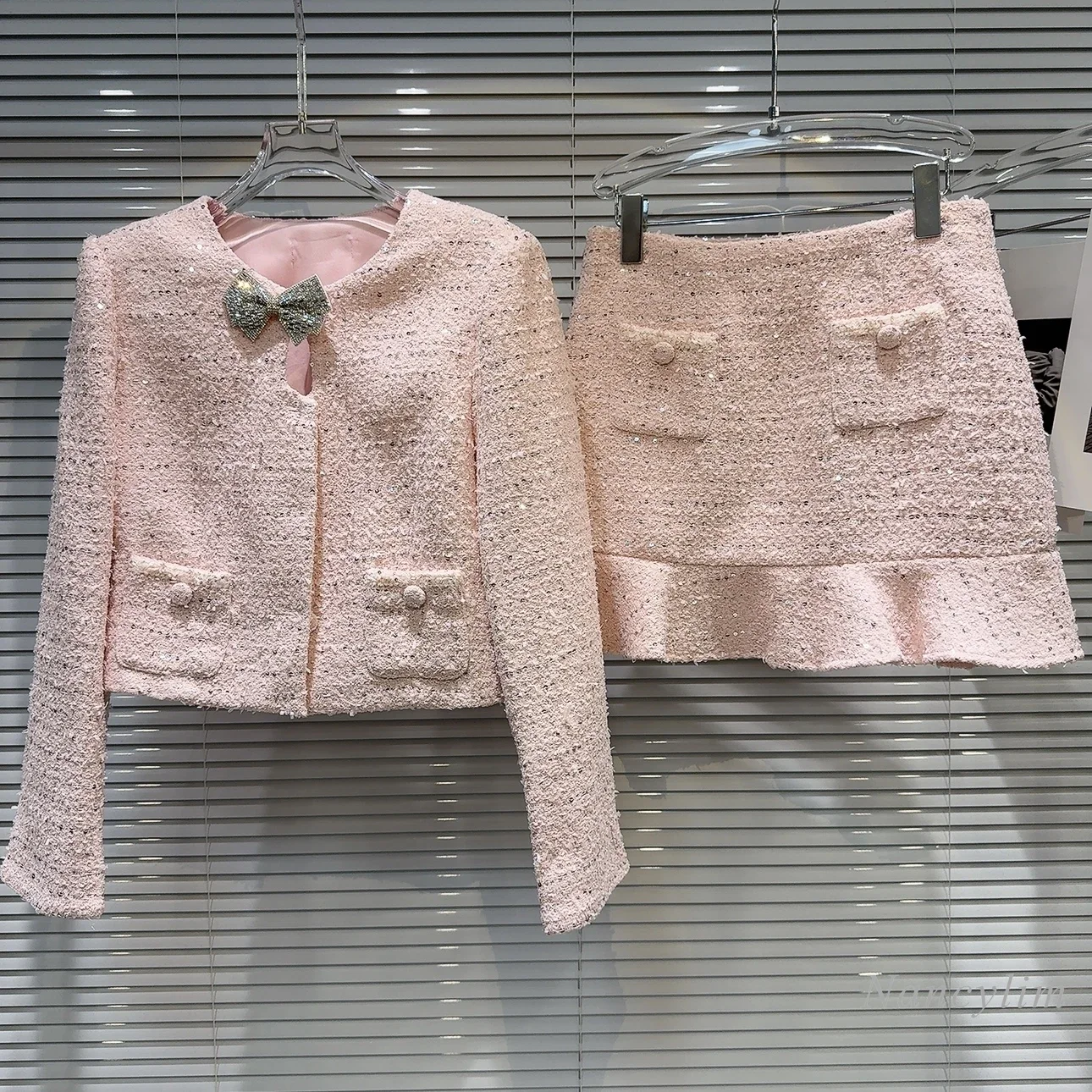 

2024 Autumn Sweet Pink Sets Two Pieces Tweed Set New Rhinestone Pin Sequined Tweed Short Jacket + Skirt Ladies Chic Outfits