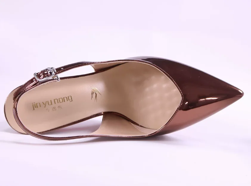 New deep brown glossy patent leather high heels for women with slim heels and a fashionable plus size commuting single shoe