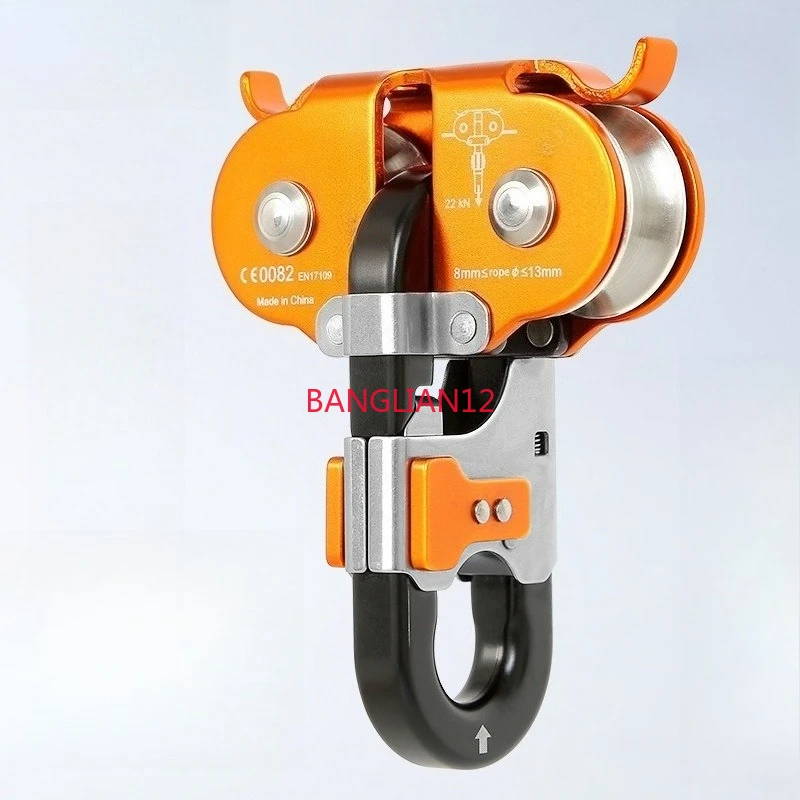 

Двухроликовая канатная дорога, поднимающая большие блоки по джунглям