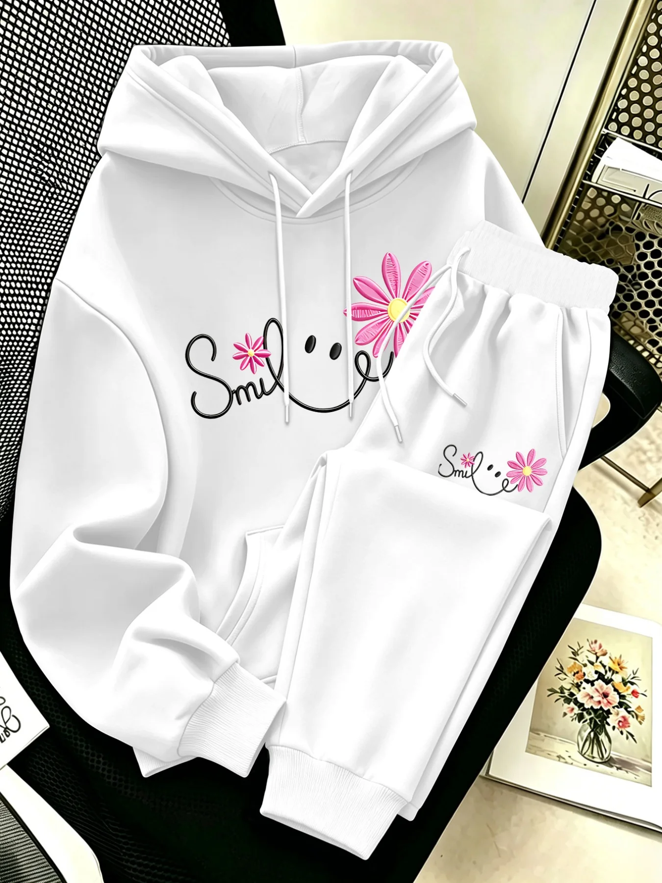 Women Smiley Pink Flower Print Hoodie Sweatpants 2‑Piece Set Soft Casual Ladies Fashion Tracksuit for Spring Autumn Winter
