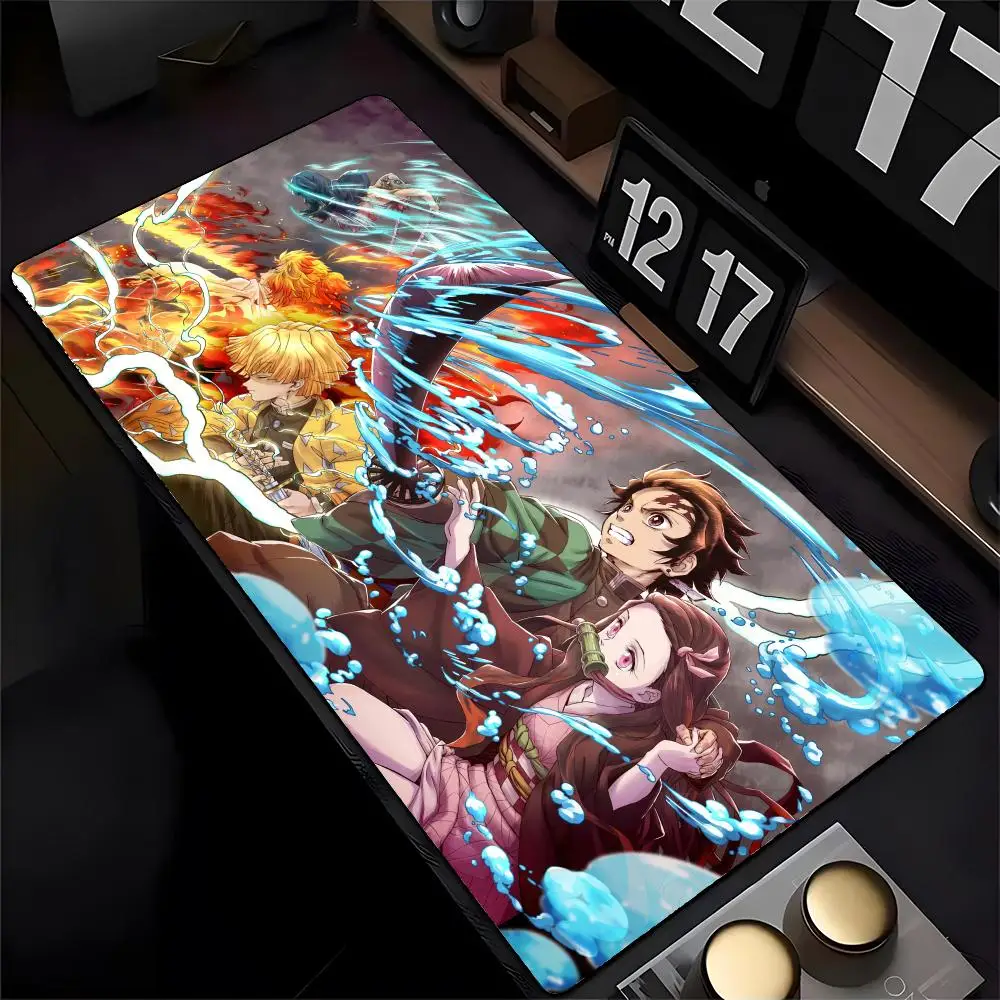 Anime D-Demon Slayer Mouse Pad Mousepad Stampa HD Giocatori di computer Bordo di bloccaggio Tappetino per mouse antiscivolo XXL90x40cm Tastiera PC Scrivania