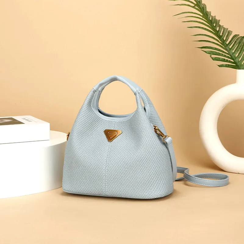 

2025 new fashionable and simple female bag, large capacity vintage shoulder shopping bag, commuting tote bag for work