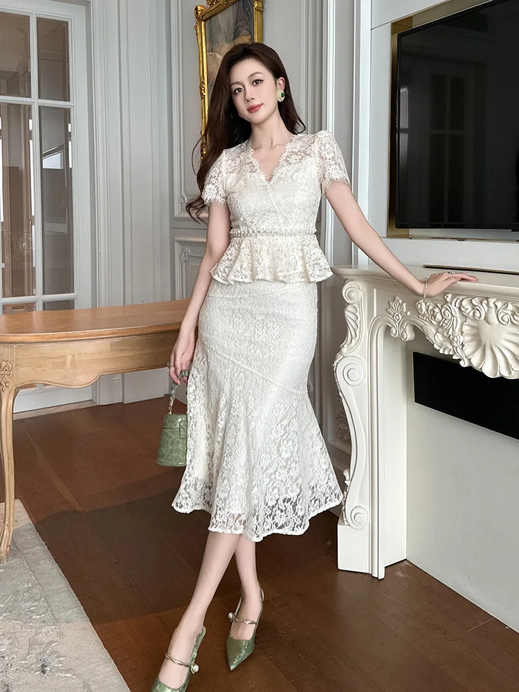 

A-Leibniz Summer new French V-neck bubble sleeve waist cinched ruffle edge wrapped hip fish tail lace dress 45123