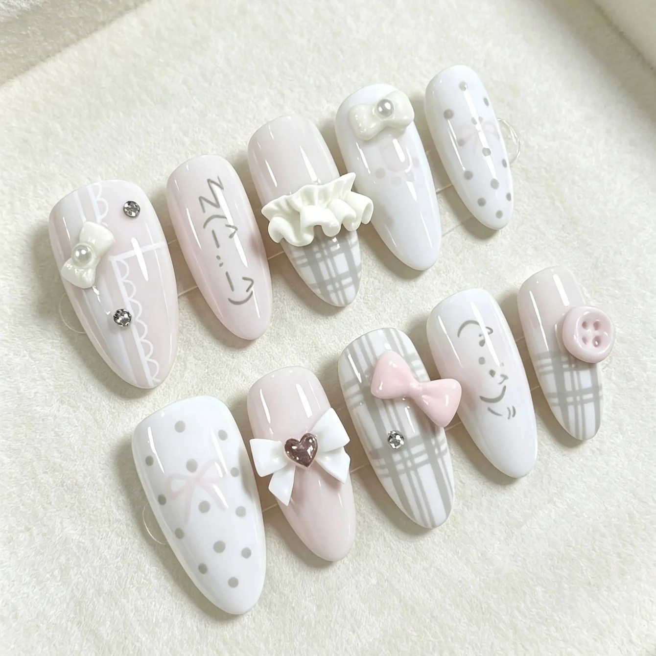 10 Pieces of Hand Pressed Almond Shaped Nails, Beautiful Fake Nails, Korean Style Pink White Gray Grid Pattern, Suitable for Wom