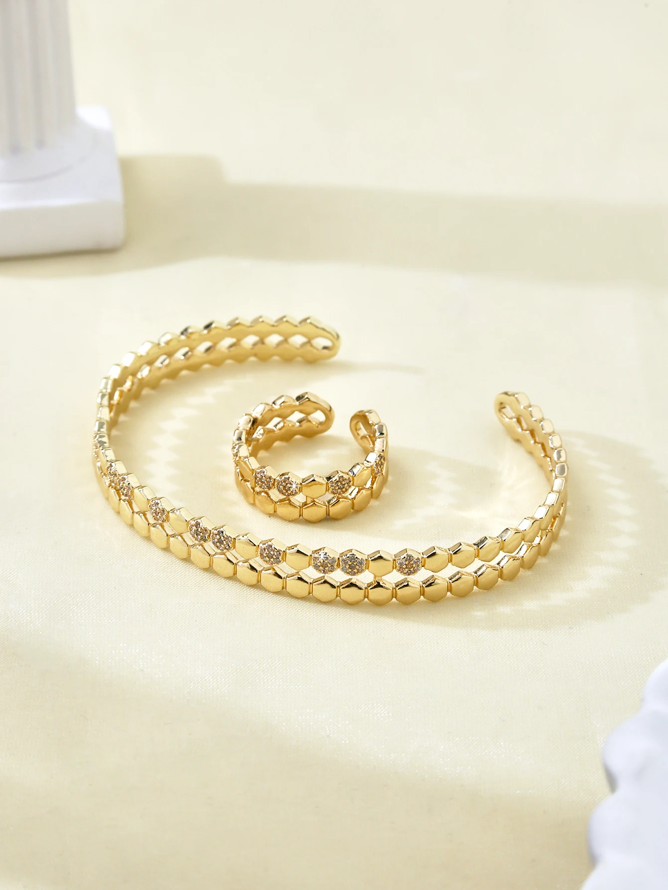 1 Piece Of A Unique, Trendy, And Sophisticated Stainless Steel Bracelet/Ring With An 18K Gold-Plated Honeycomb Design For Women