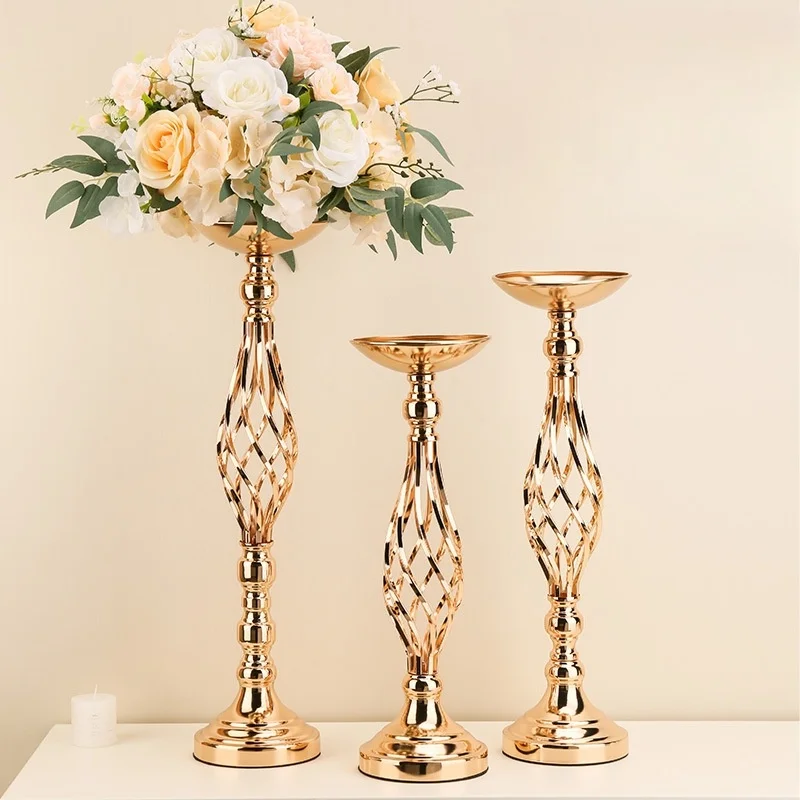 Luxuriöser Goldener Gedrehter Kerzenständer aus Eisenkunst, Eleganter Kerzenhalter für Kerzen und Blumen, Hochzeits- und Wohnzimmer-Dekoration