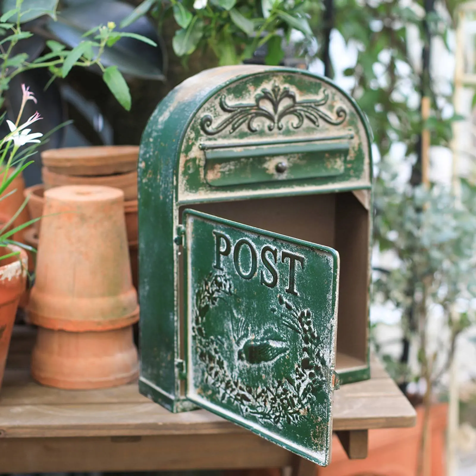Green Wrought Iron Letterbox Waterproof Wall-Mounted Mailbox Vintage Wall Mailbox Easy to Install Embossed Decorative Letterbox