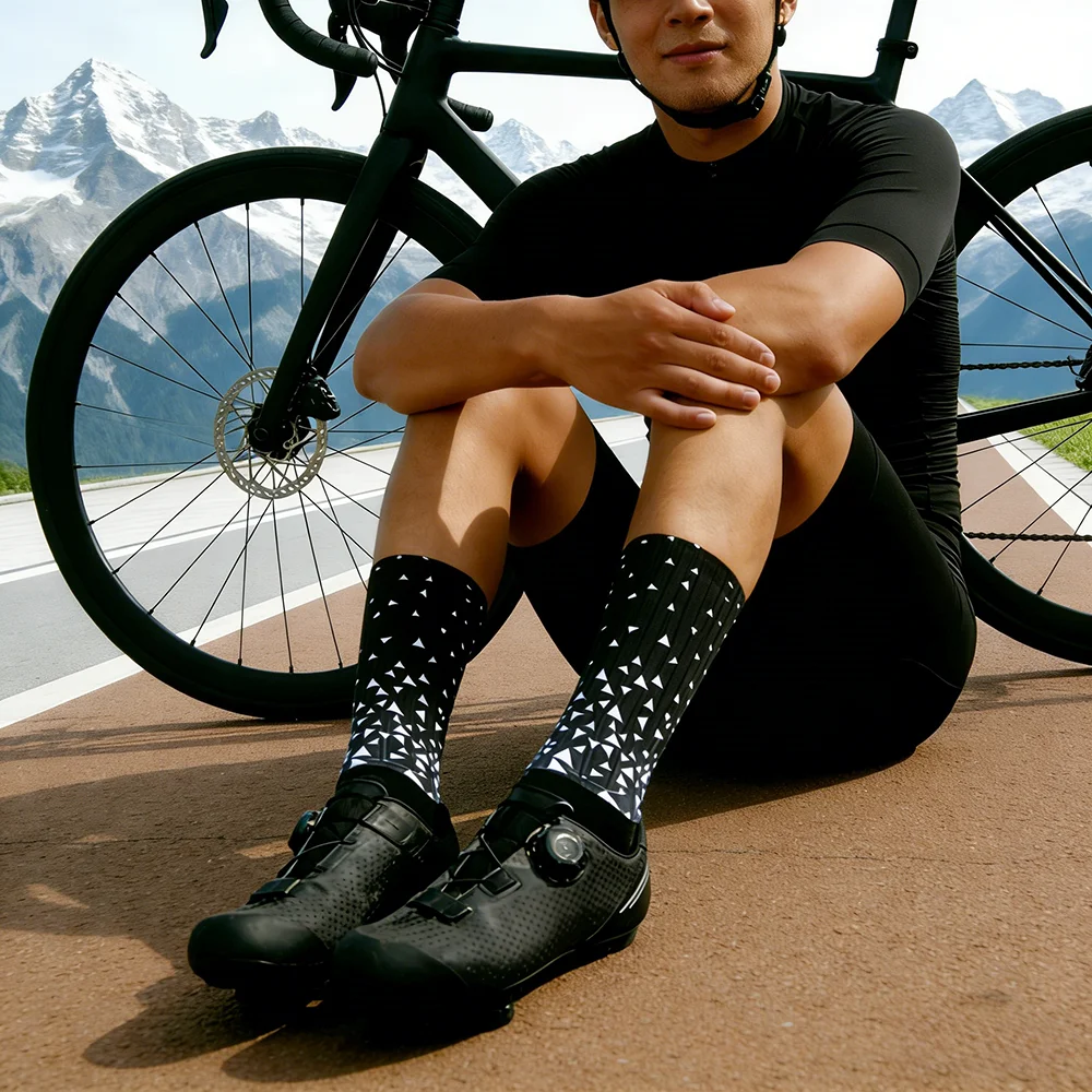 

Quick-Drying Four Seasons Bicycle Socks Running Socks Cycling Socks Long Tube Men's and Women's Outdoor Sports