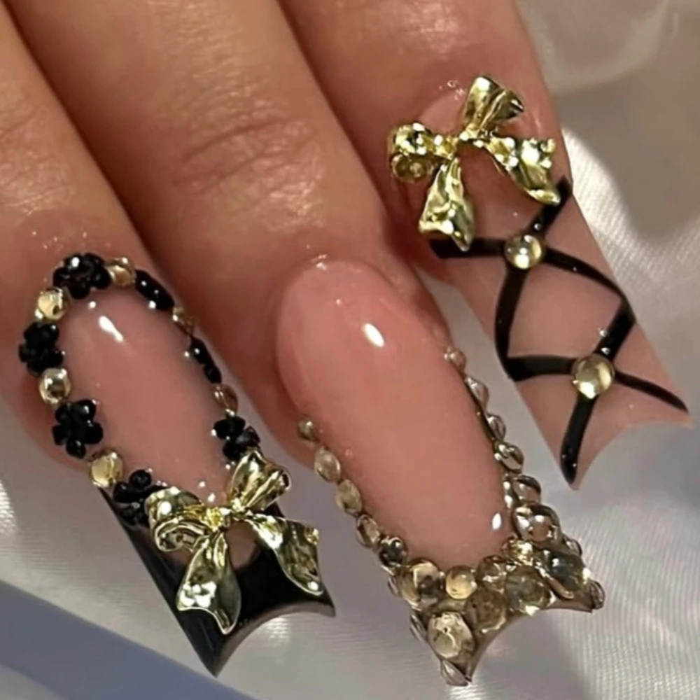 2025 جديد رائجة البيع طلاء الأظافر مقطع طويل البرية الأسود الفرنسية الجانب القوس المعدني خمسة البتلات زهرة الماس الصليب مخطط الأظافر وهمية