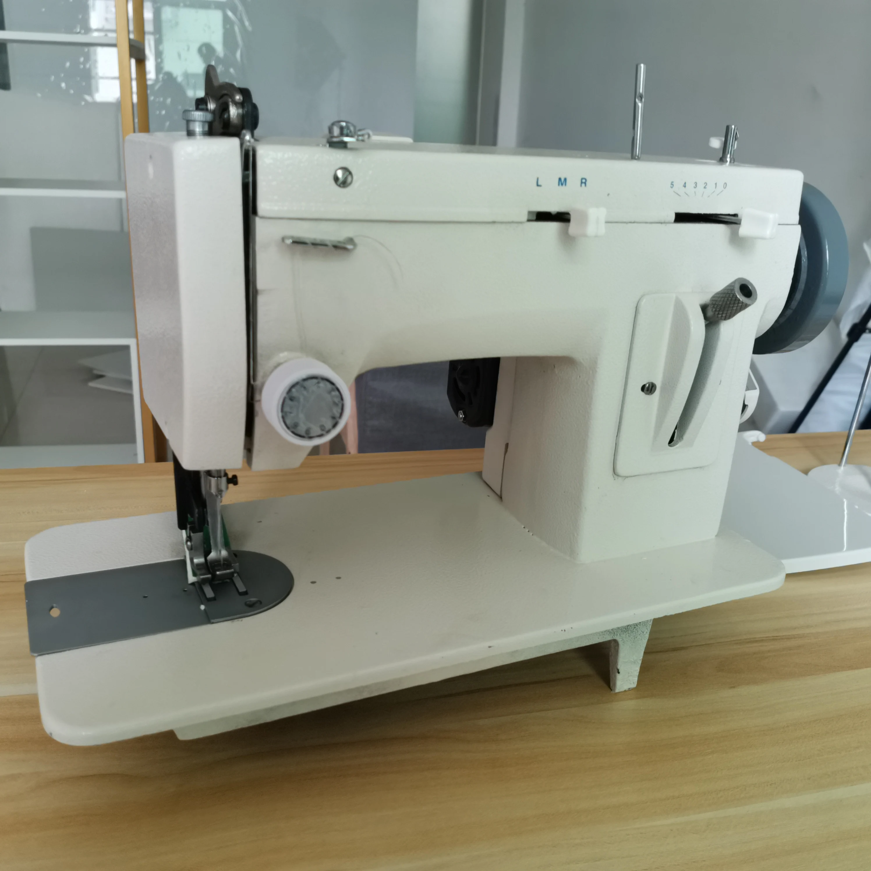 

Multifunctional Household Sewing Machine Walking Foot 7/9 Inch Arm Leather Sail Repair Electric Stitch Machine