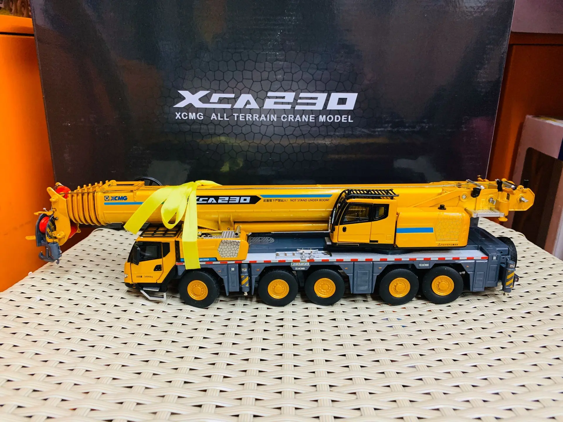 

XCMG XCA230 All Terrain Crane 1:50 Birthday Gift Toy Scene Decoration Engineering Car Collection Model
