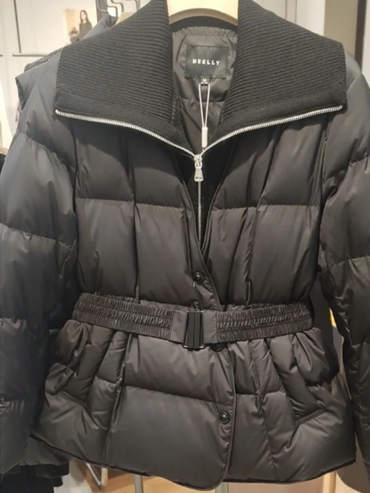 

Женский пуховик Sli Bla Slim Fit, уникальный дизайн с застежкой на талию, модная верхняя одежда Thi на зиму 2025 года, новинка Европы...