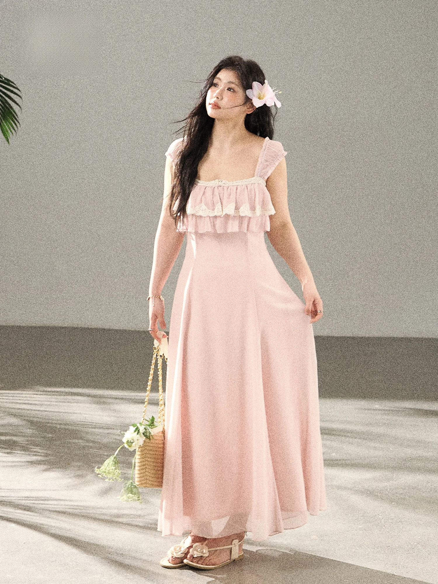 

Нежная розовая шифоновая юбка с декором в виде цветов вишни, с завышенной талией, асимметричным подолом и рукавами-колоколами, повседневная, в стиле Dr. Sle.