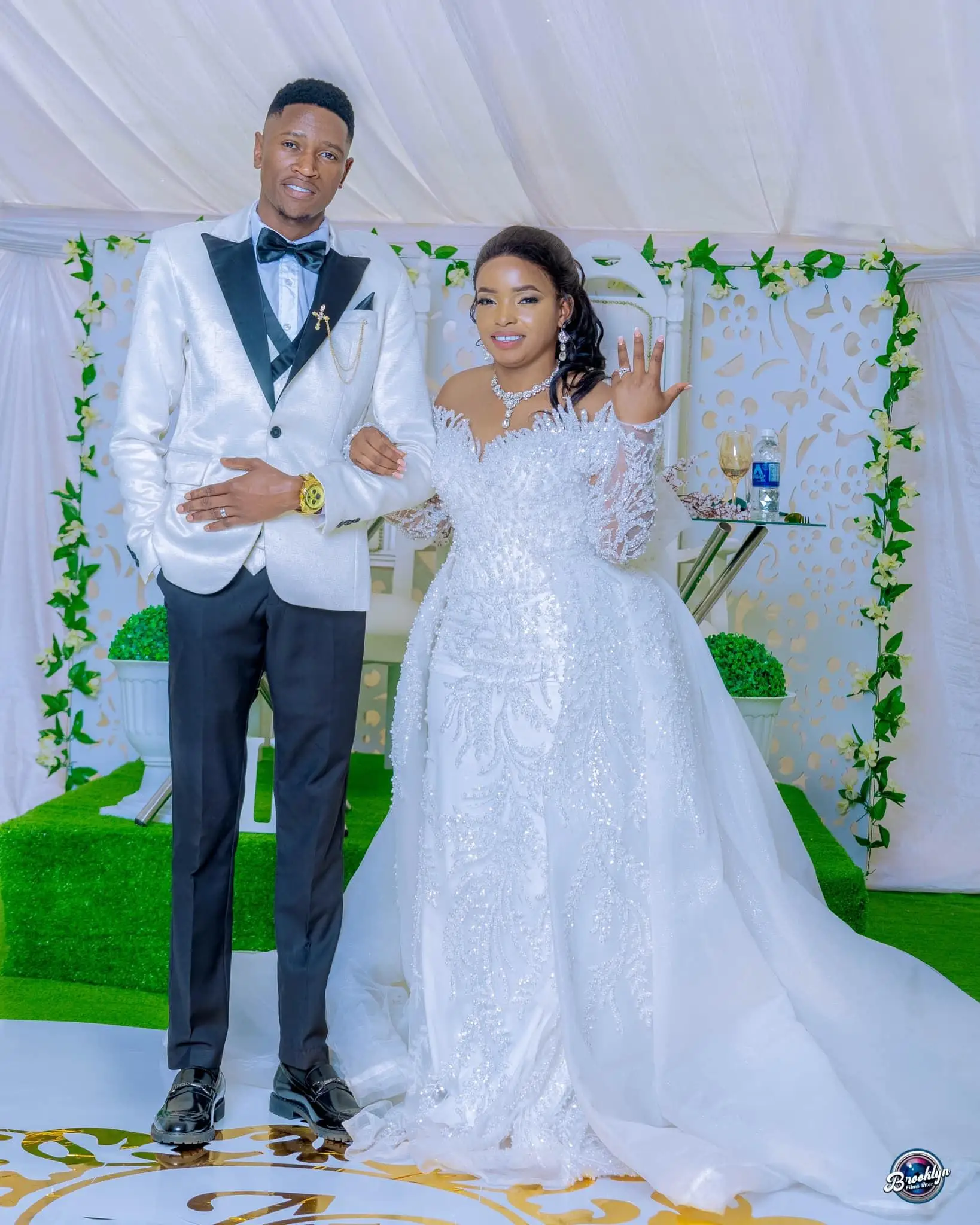 Customized Off the Shoulder Sparkly Pearls  Beads  Wedding Dress with Removable Skirt   Robe De Mariée  Full Sleeves Bridal Gown
