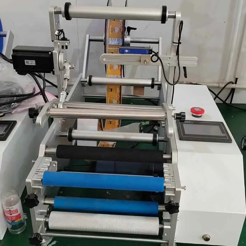 Professional Semi-Automatic  Glass and Plastic Bottles Labeling Machine