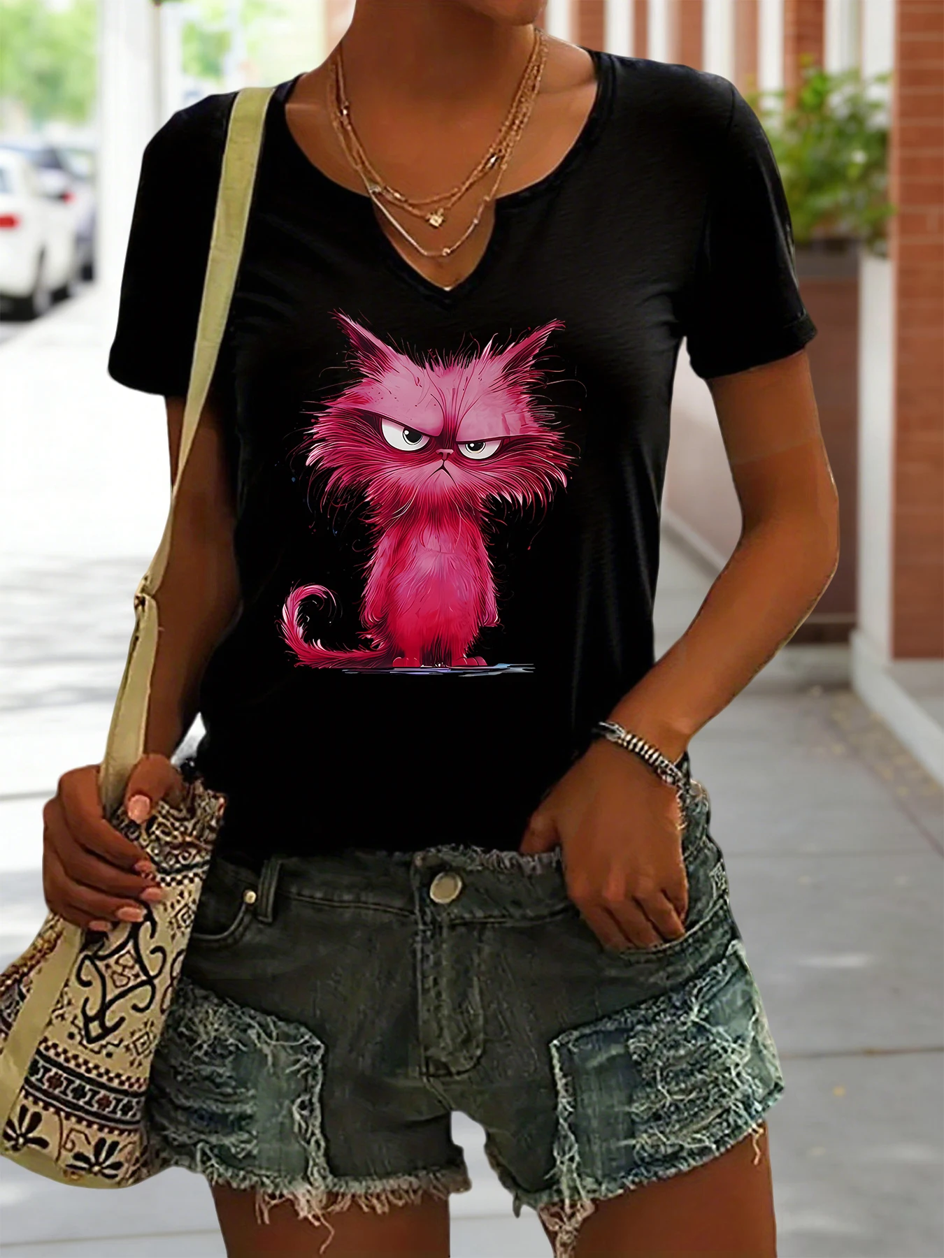 Damen-Sommer-T-Shirt mit V-Ausschnitt und kurzen Ärmeln, Grumpy Pink Fluffy Cat Cartoon-Kunstdruck, lustiges, lässiges Alltags-T-Shirt für Tierliebhaber – Detail 4