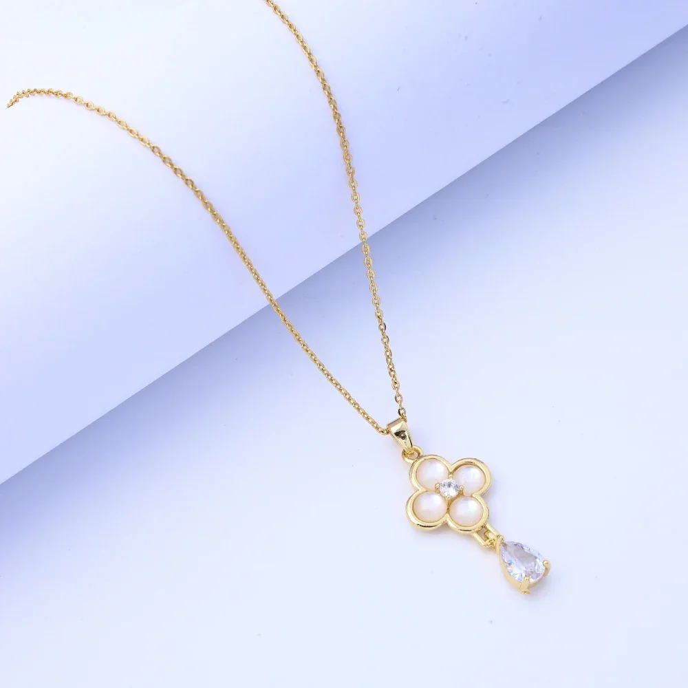 Korean version niche design titanium steel necklace feminine simple clover pendant clavicle chain geometric necklace ornament