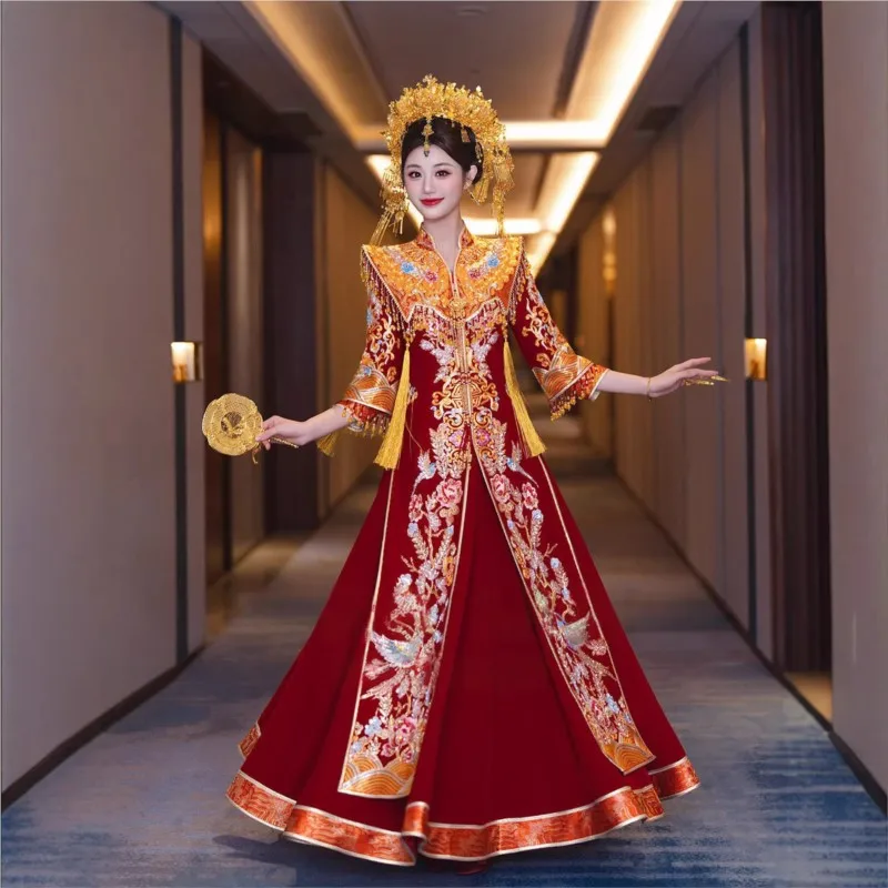 

The new Chinese-style wedding dress for brides from Heavy Industry dragon and phoenix gown going out