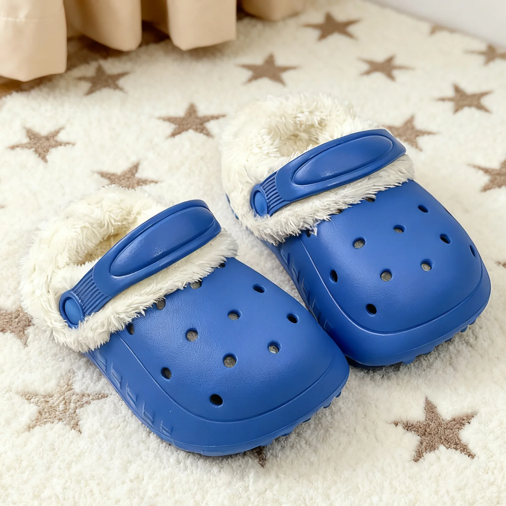 

Новинка 2023 года, детская хлопковая обувь, осенние и зимние домашние плюшевые толстые хлопковые тапочки с героями мультфильмов для мальчиков и девочек