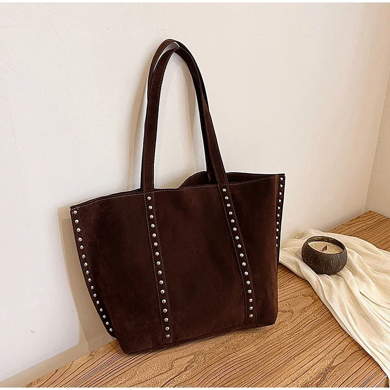 Y2kn Frauen Niet Tote Tasche Herbst Und Winter Neue Vielseitige Casual Schulter Unterarm Tasche Marke Designer Mode Einfache Handtasche – Detail 3