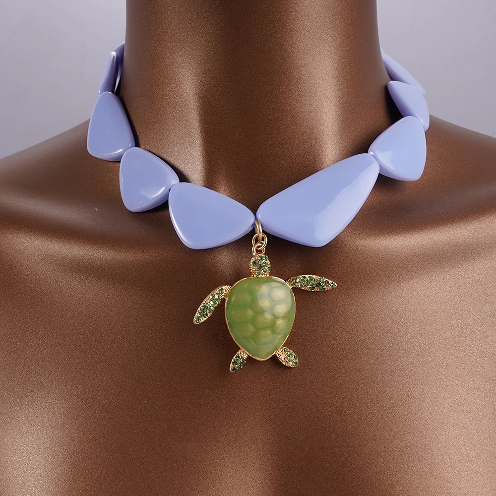 

White Irregularly Geometrically Paired With A Turtle Pendant Necklace Suitable For Any Occasion Jewelry For Summer Beach Wear