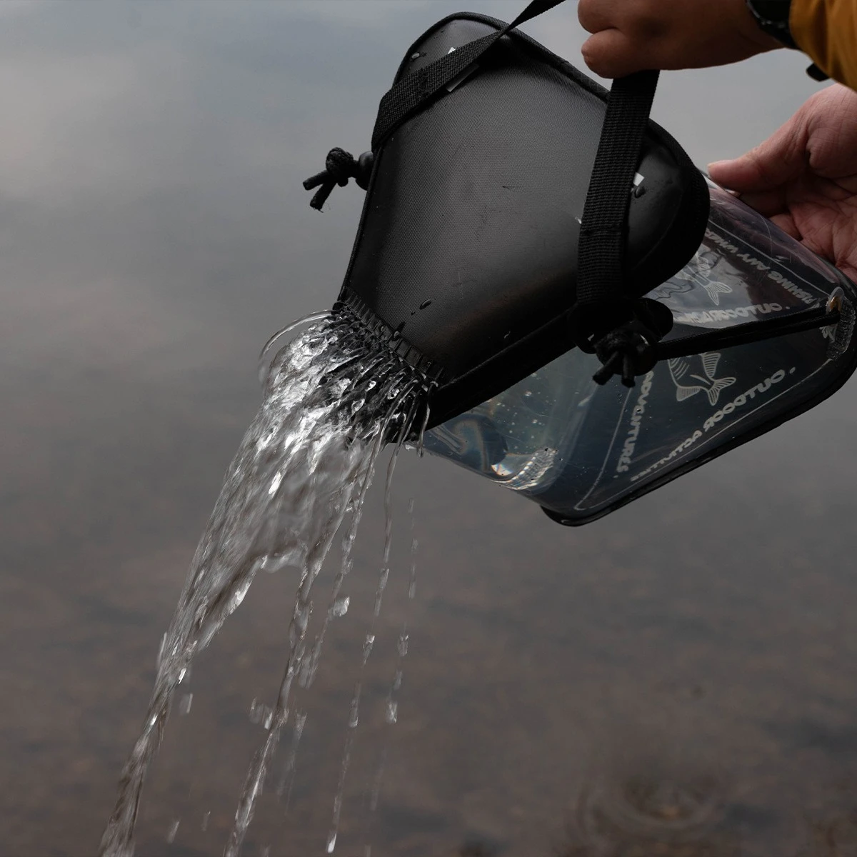 Outdoor Transparent Triangular Support Fishing Bucket Collapsible Hand‑held Live Fish Container Portable Water Pail Tackle Gear