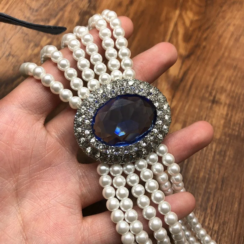 Brand-New Designed French Retro Necklace: Elegant Sapphire-Adorned Piece with Crystal Inlays, Multi-Layered Glassollarbone chain