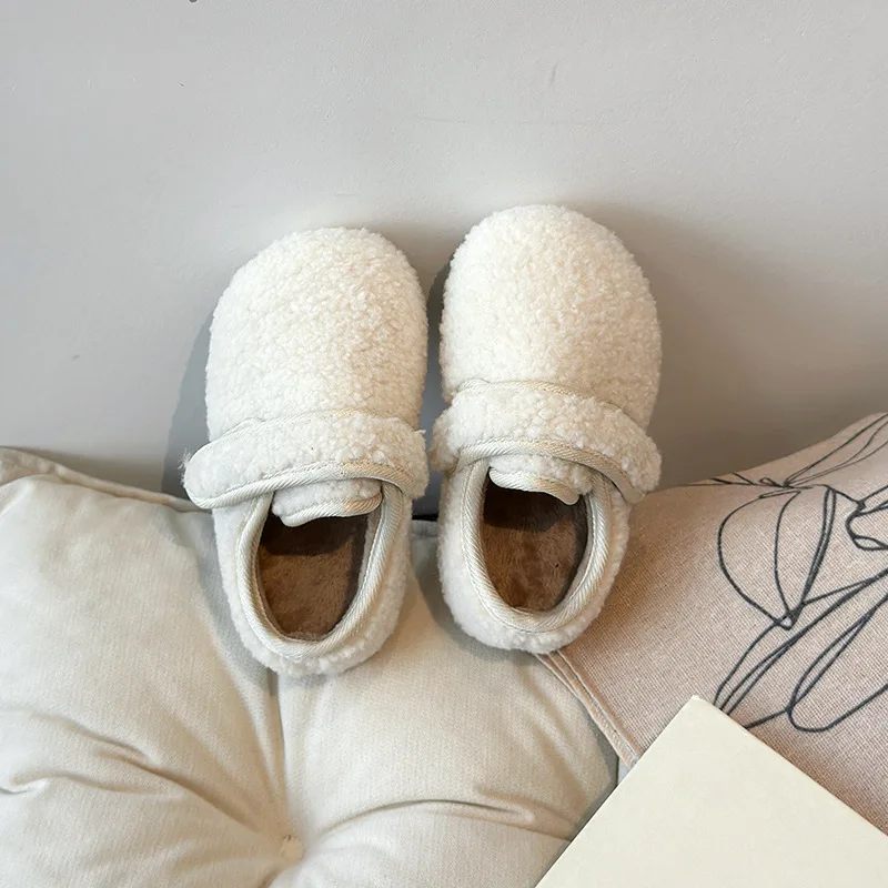 

Girls Warm Shoes Princess Soft Sole Casual Kids Flat Shoes for Winter 2025 New Fashion Children Plush Shoes Solid Color Sweet