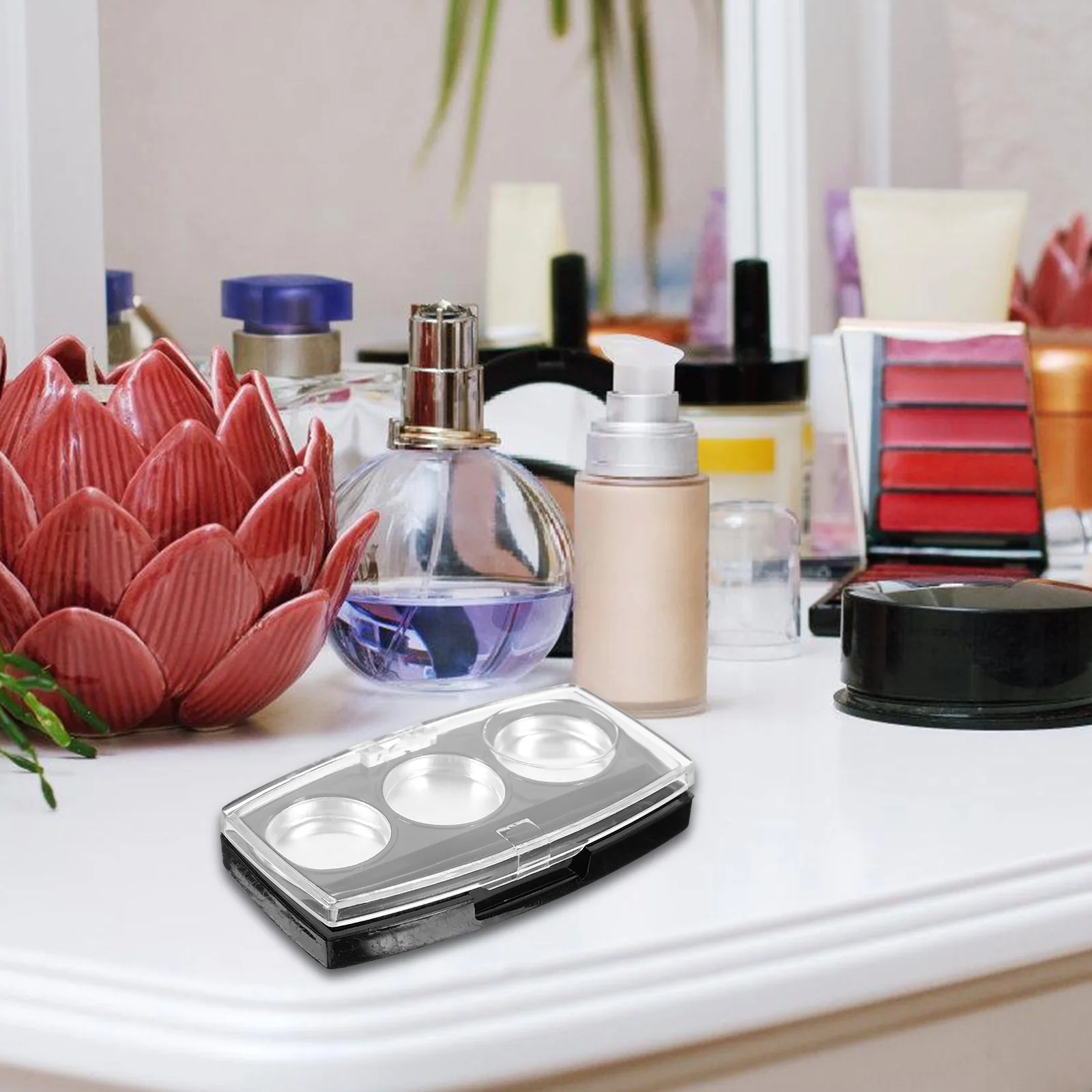 

10pcs Black Bottom Empty Eye Shadow Boxes Refillable Containers for Blusher Foundation Durable Practical Portable DIY