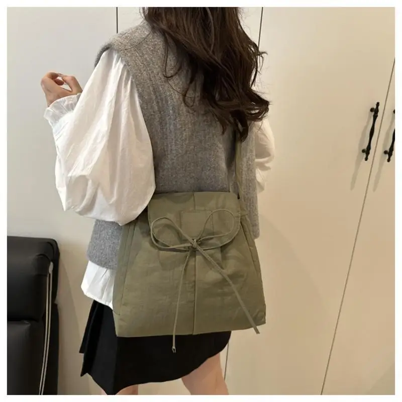 Koreanischer Stil Klapp-Nylon-Schultertasche mit Schleife, Große Kapazität Messenger-Tasche, Leichte Weiche Nylon-Tasche, Tragetasche mit Reißverschluss – Detail 10